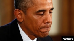 U.S. -- U.S. President Barack Obama pauses while speaking to reporters about Syria during a meeting with Baltic leaders in the Cabinet Room of the White House in Washington August 30, 2013.