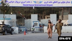 Taliban Kabil aeroportunu qoruyur, 28 avqust, 2021-ci il